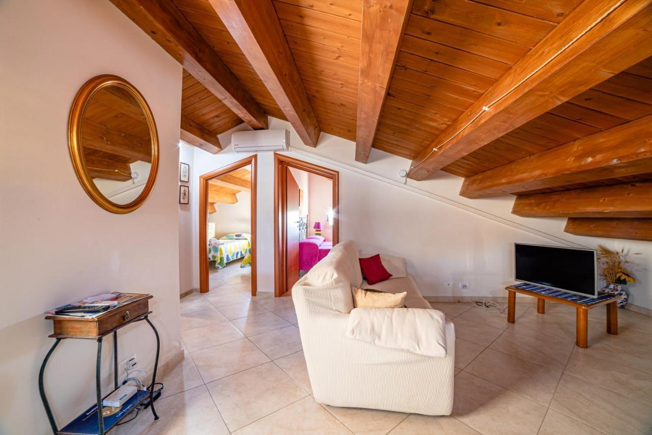 شقة Casa Angela سانتا كروتْشّي كاميرينا المظهر الخارجي الصورة